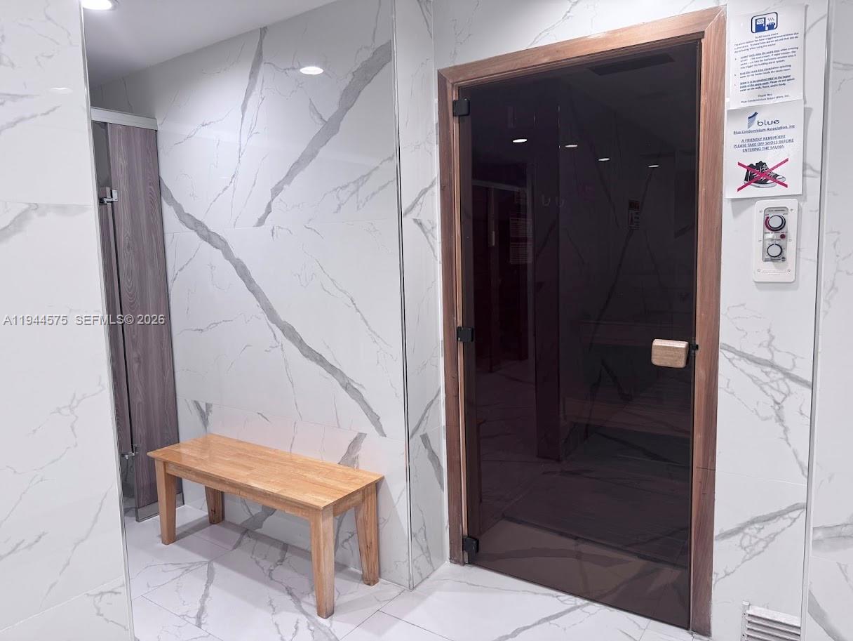 BLUE CONDO - Residential