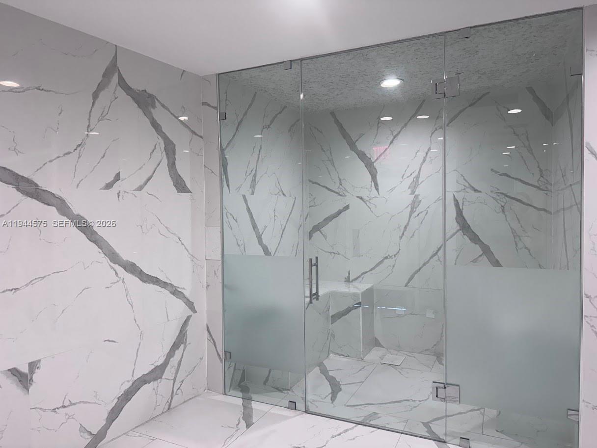 BLUE CONDO - Residential