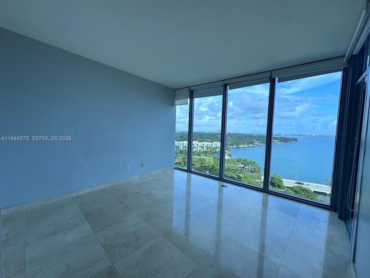 BLUE CONDO - Residential