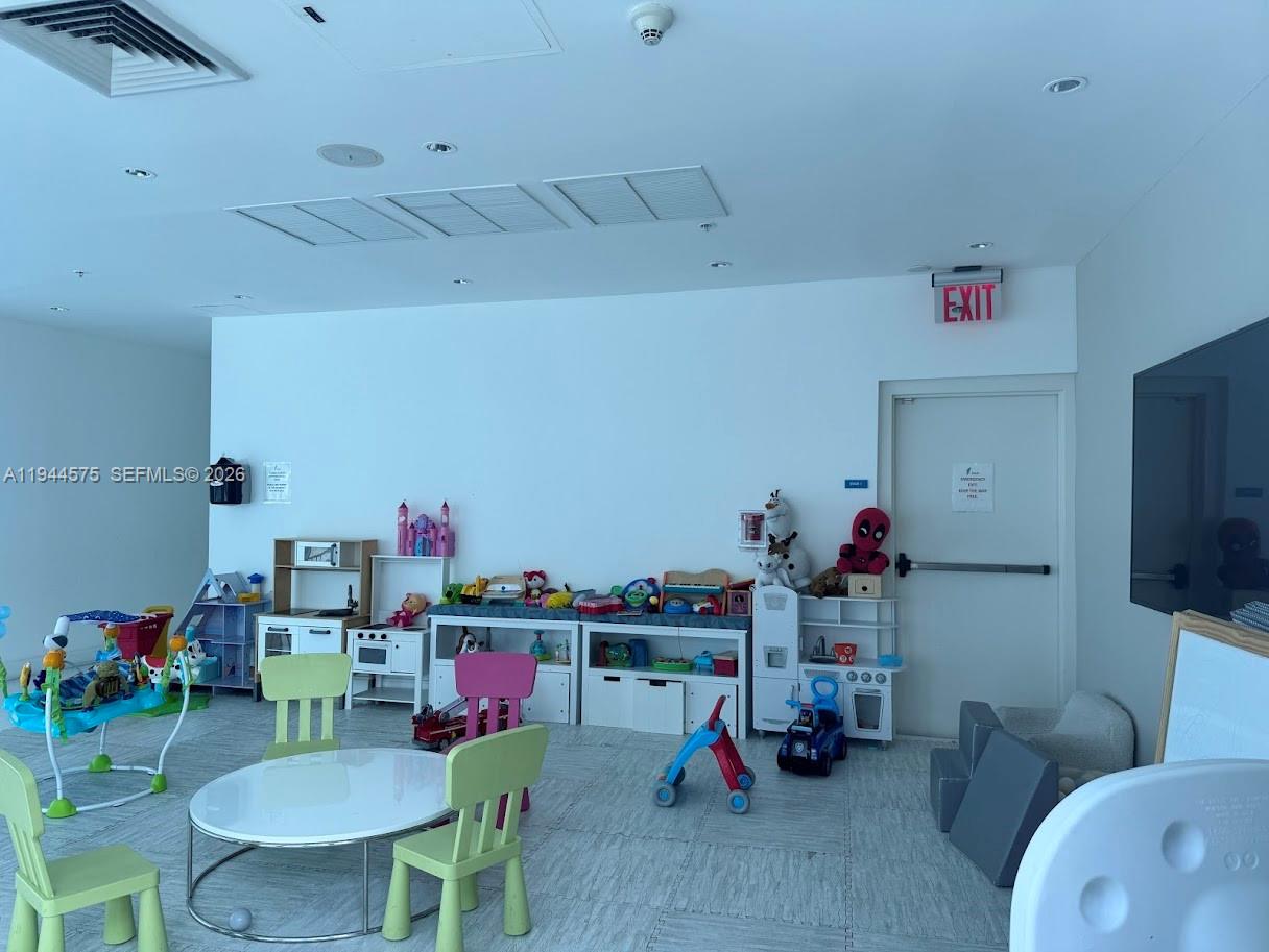 BLUE CONDO - Residential