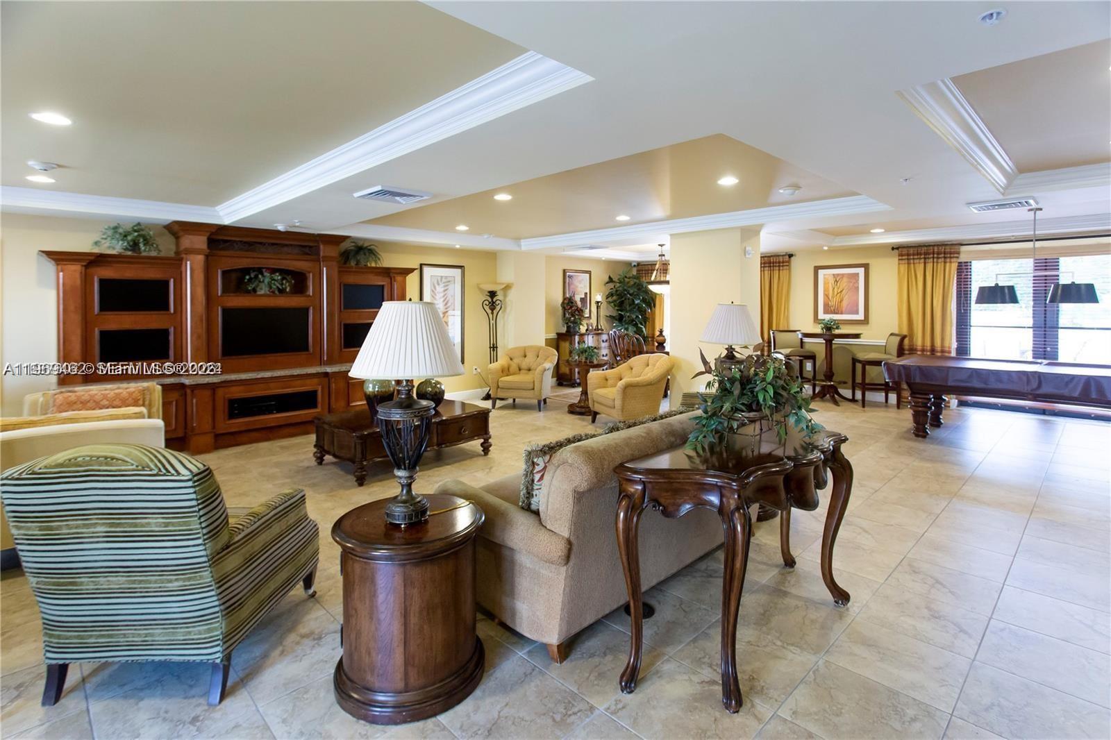 PUERTA DE PALMAS CONDO - Residential