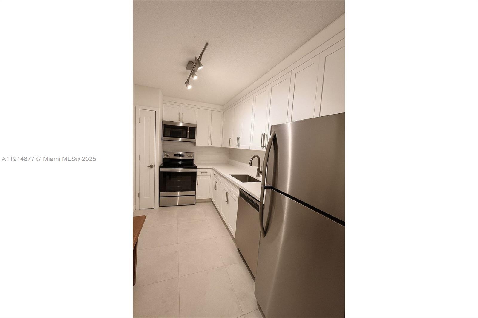 ISLAND TERRACE CONDO - Residential Lease