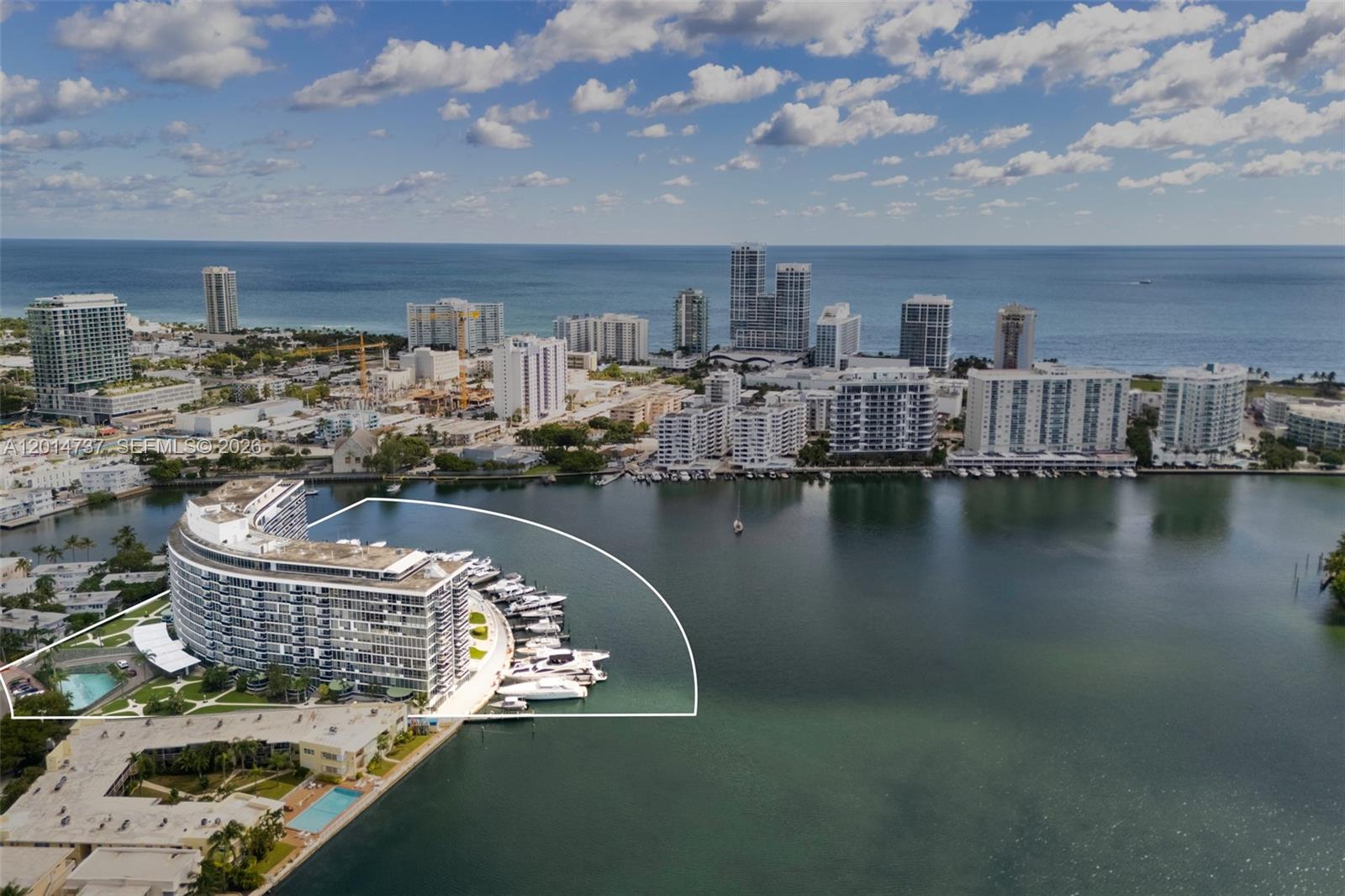 KING COLE CONDO - Residential
