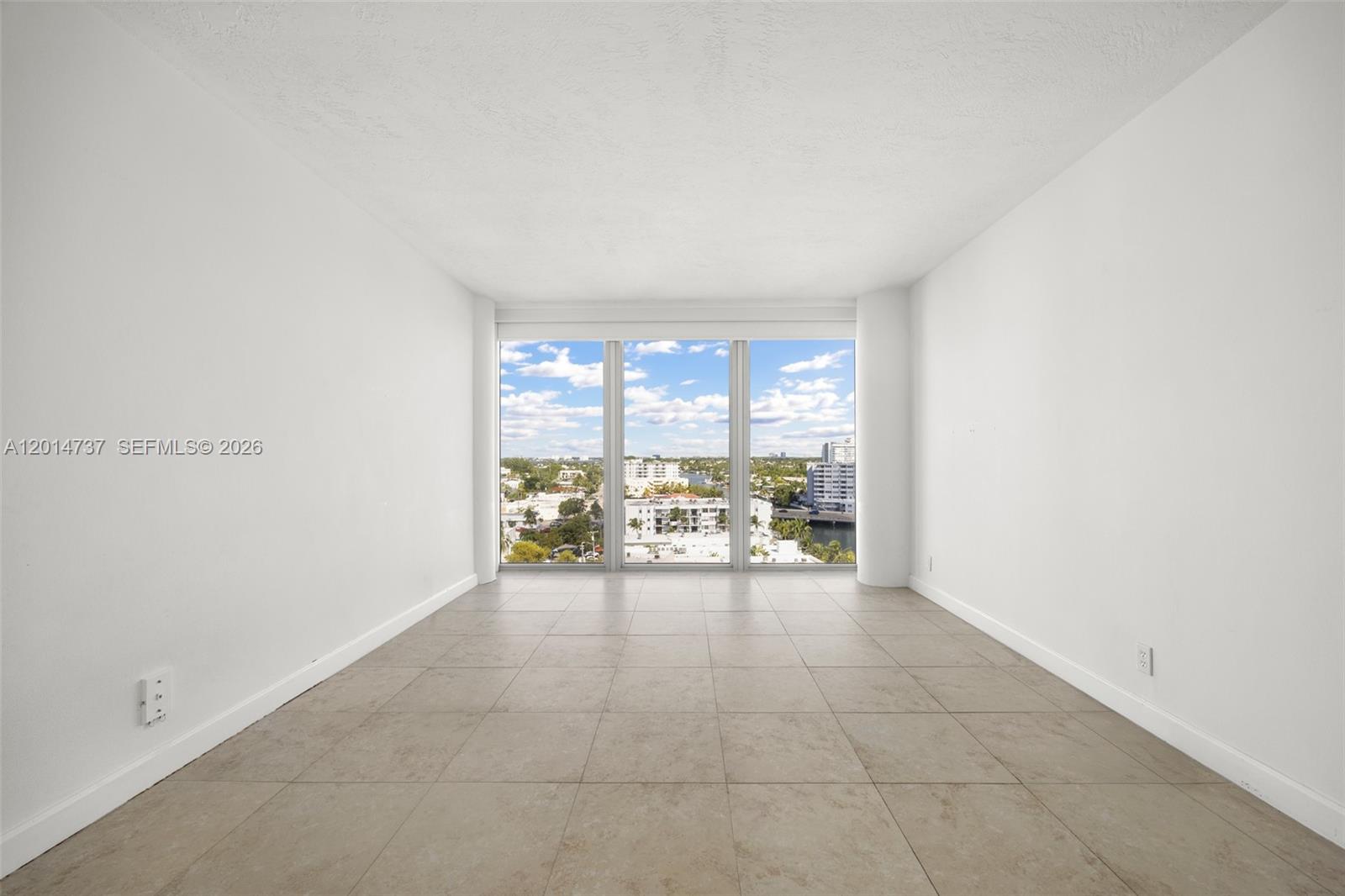KING COLE CONDO - Residential