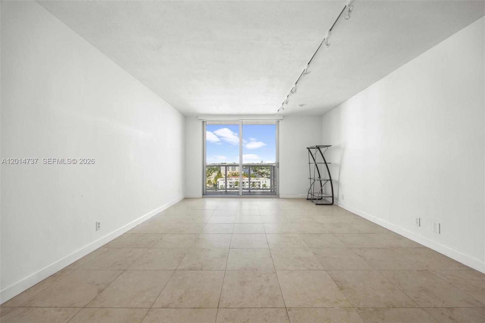 KING COLE CONDO - Residential
