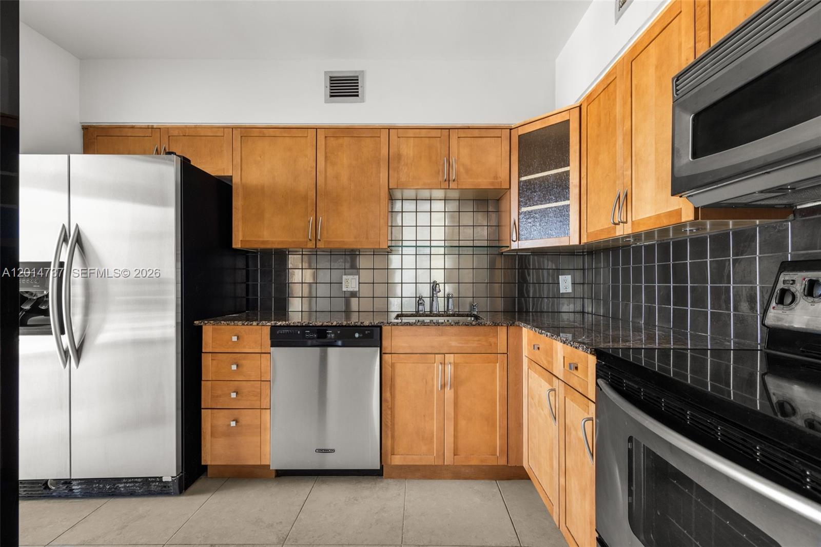 KING COLE CONDO - Residential