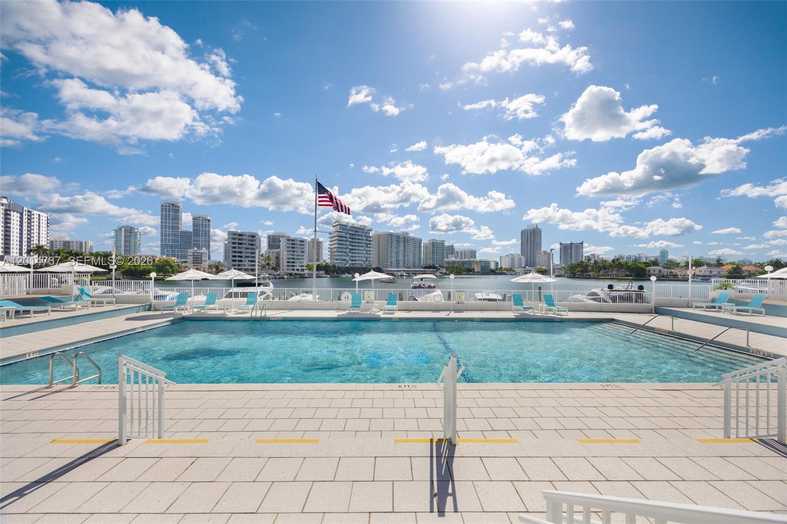 KING COLE CONDO - Residential