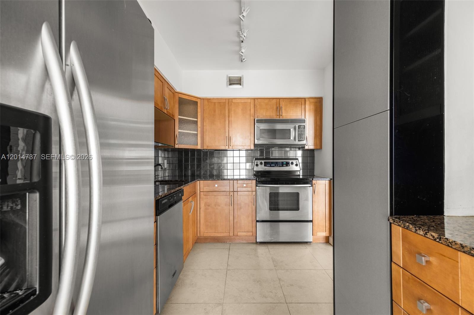 KING COLE CONDO - Residential