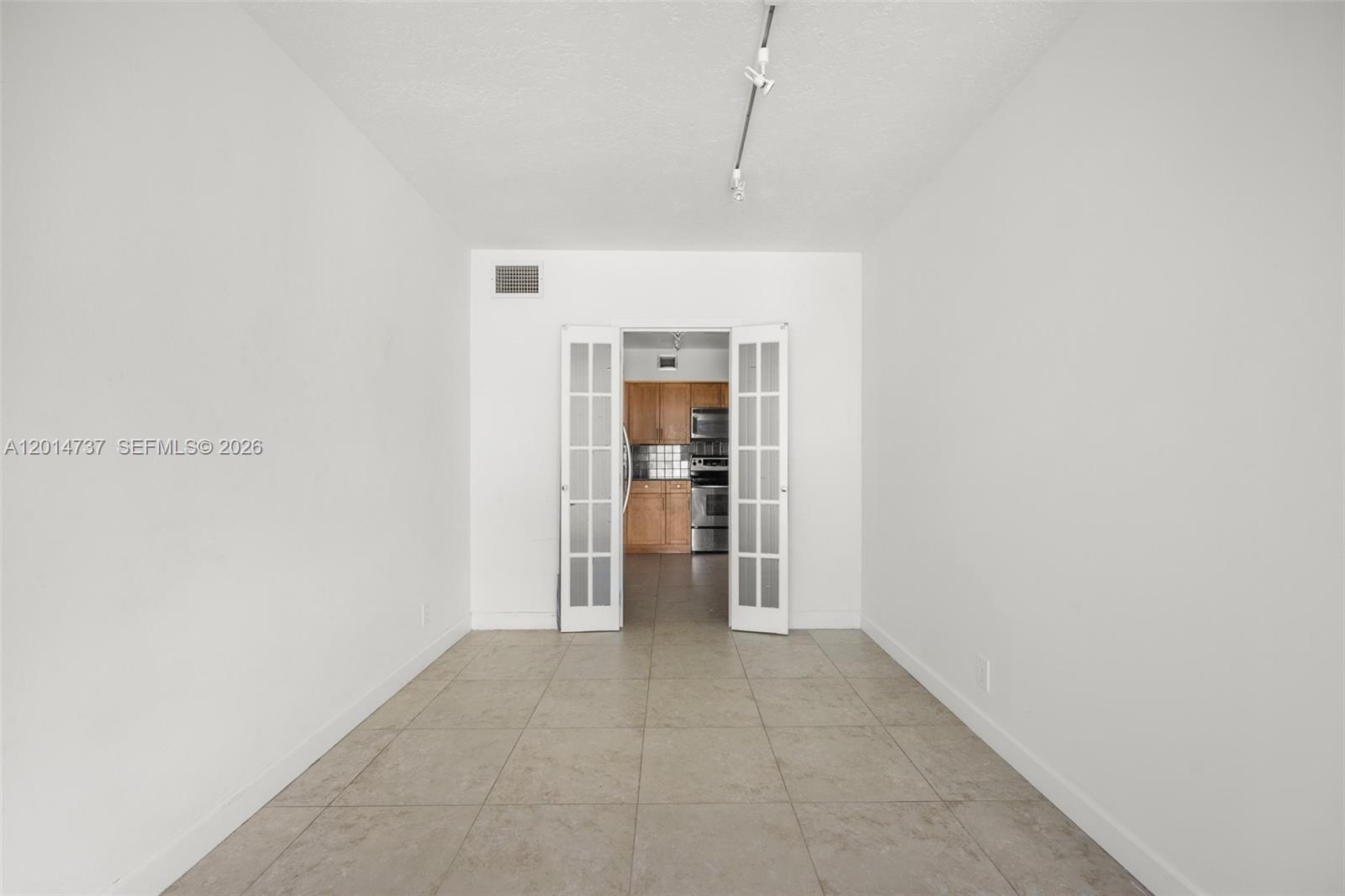 KING COLE CONDO - Residential