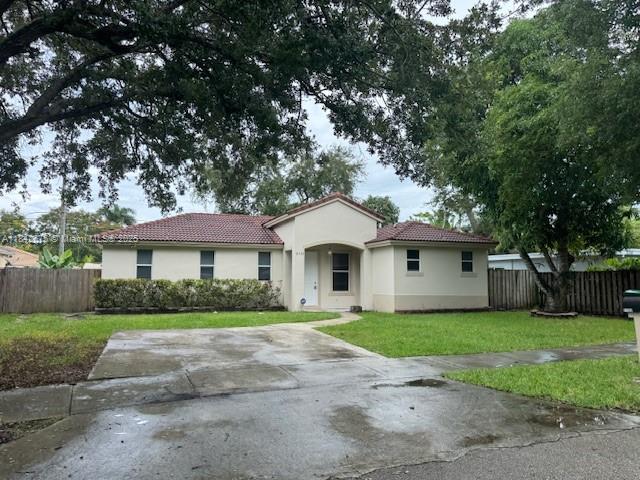 AVAILABLE 07/21/2025. NO HOA! Spacious and move-in ready 3-bedroom, 2-bath single-family home featuring travertine flooring throughout and a fully renovated kitchen with granite countertops, new cabinets, and stainless-steel appliances. The primary suite includes a walk-in closet, and the bathroom offers both a soaking tub and a separate shower. Enjoy open living areas and a large backyard—perfect for entertaining—with ample space for a boat or RV. Ideally located near the Florida Turnpike, Old Cutler Road, and Black Point Marina, this home blends comfort, style, and convenience. Don’t miss this opportunity!