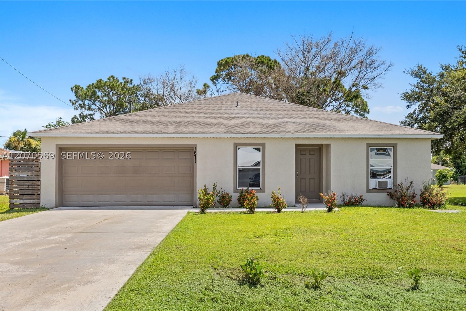 1671 SE Seashore Ln