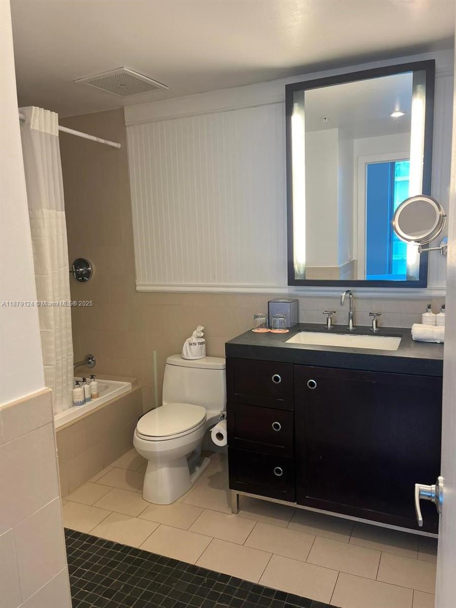 17315 Collins Ave 703