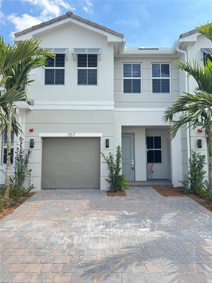 Rental Property at 257 Sw 170th Ave, Pembroke Pines, Miami-Dade County, Florida - Bedrooms: 4 
Bathrooms: 3  - $4,000 MO.