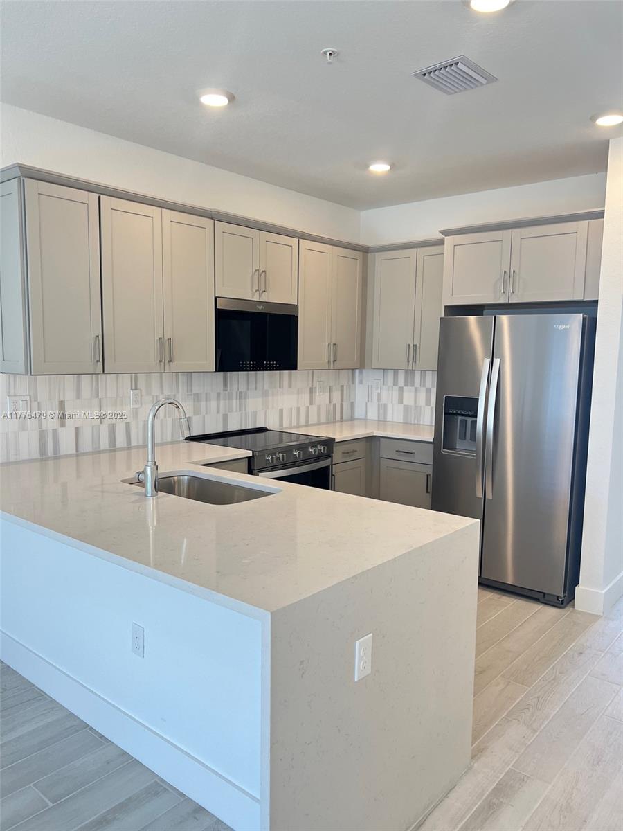 257 SW 170th Ave