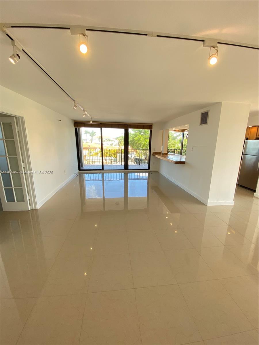 801 N VENETIAN DRIVE 202