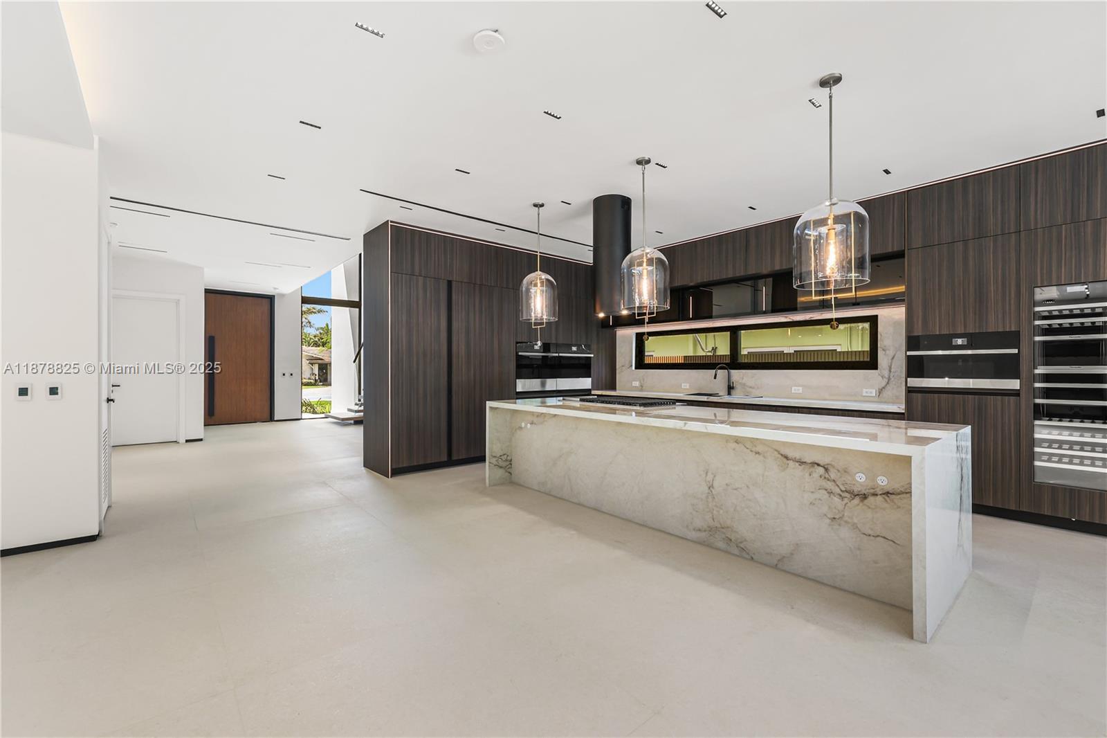 View photos, virtual tours, details... 713 SE 6th St