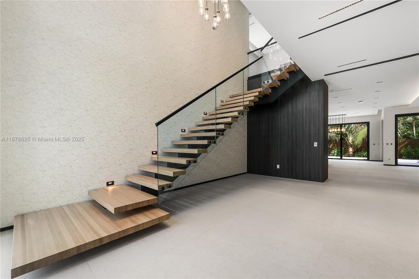 View photos, virtual tours, details... 713 SE 6th St