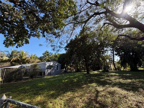 1060 NW 44th St Miami FL 33127