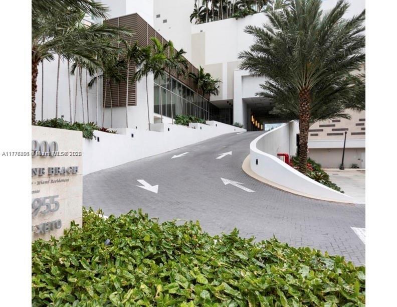 BISCAYNE BEACH CONDO - Residential Lease