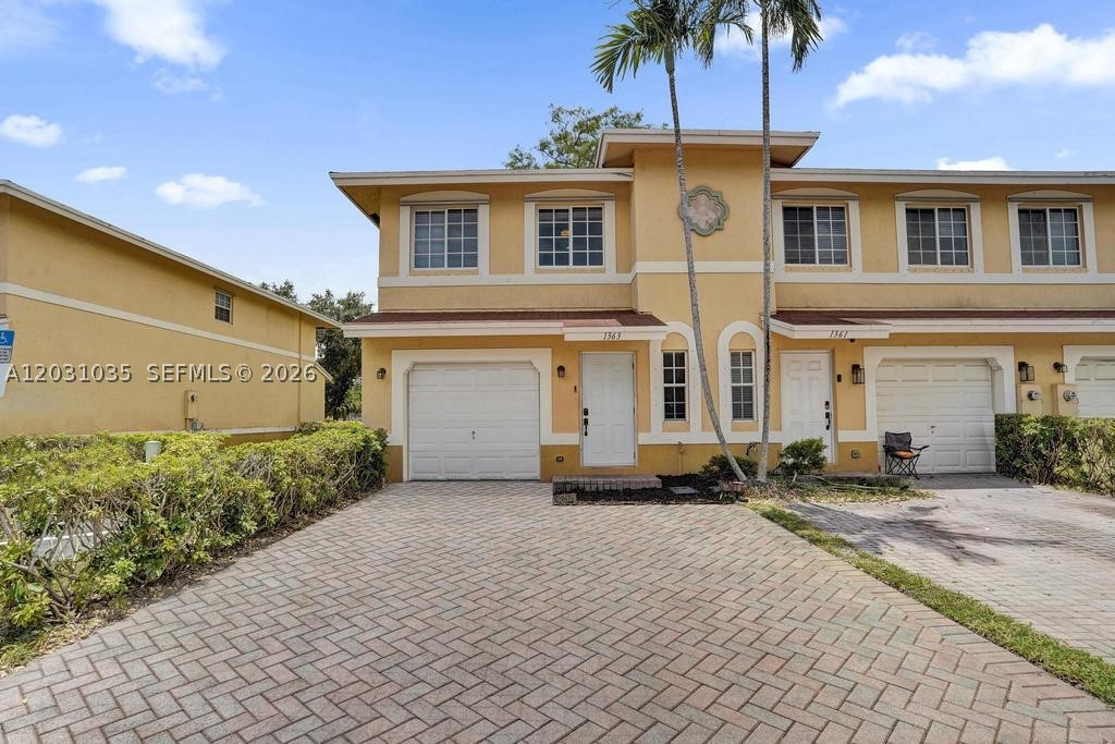 1363 Avon Ln