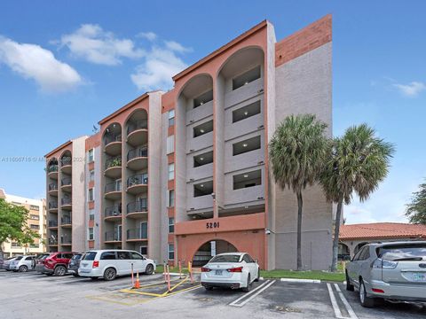 Condominium in Miami FL 5201 7th St St 29.jpg