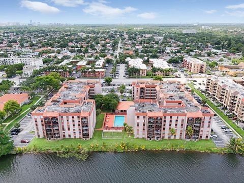 Condominium in Miami FL 5201 7th St St 33.jpg