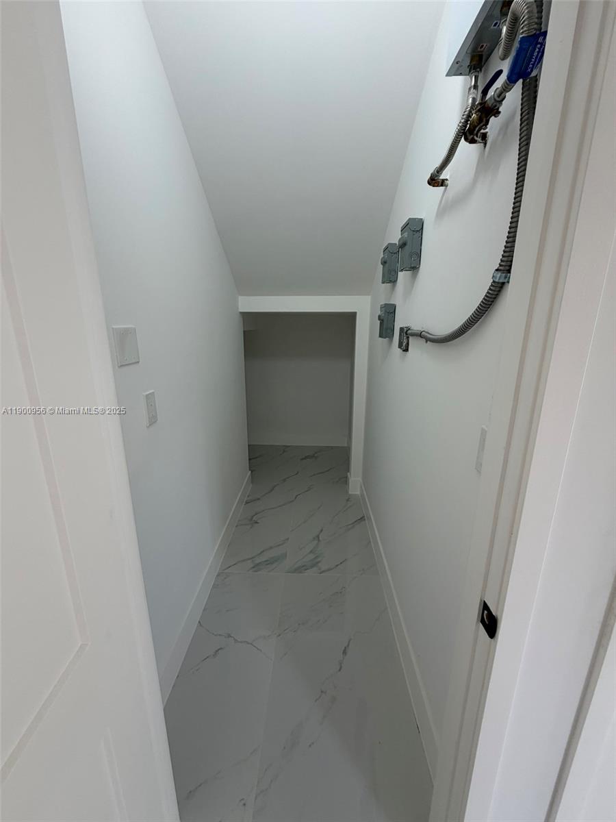 N MIAMI ESTATES - Residential
