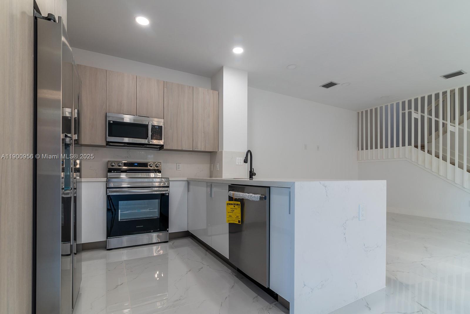 N MIAMI ESTATES - Residential