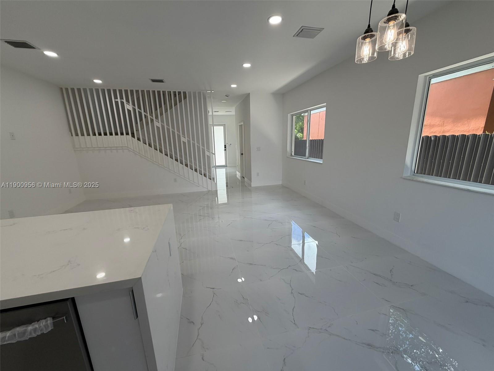 N MIAMI ESTATES - Residential