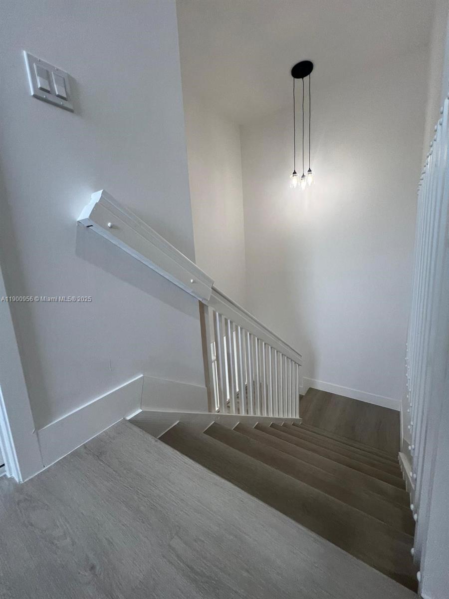 N MIAMI ESTATES - Residential