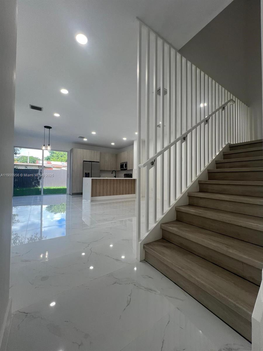 N MIAMI ESTATES - Residential