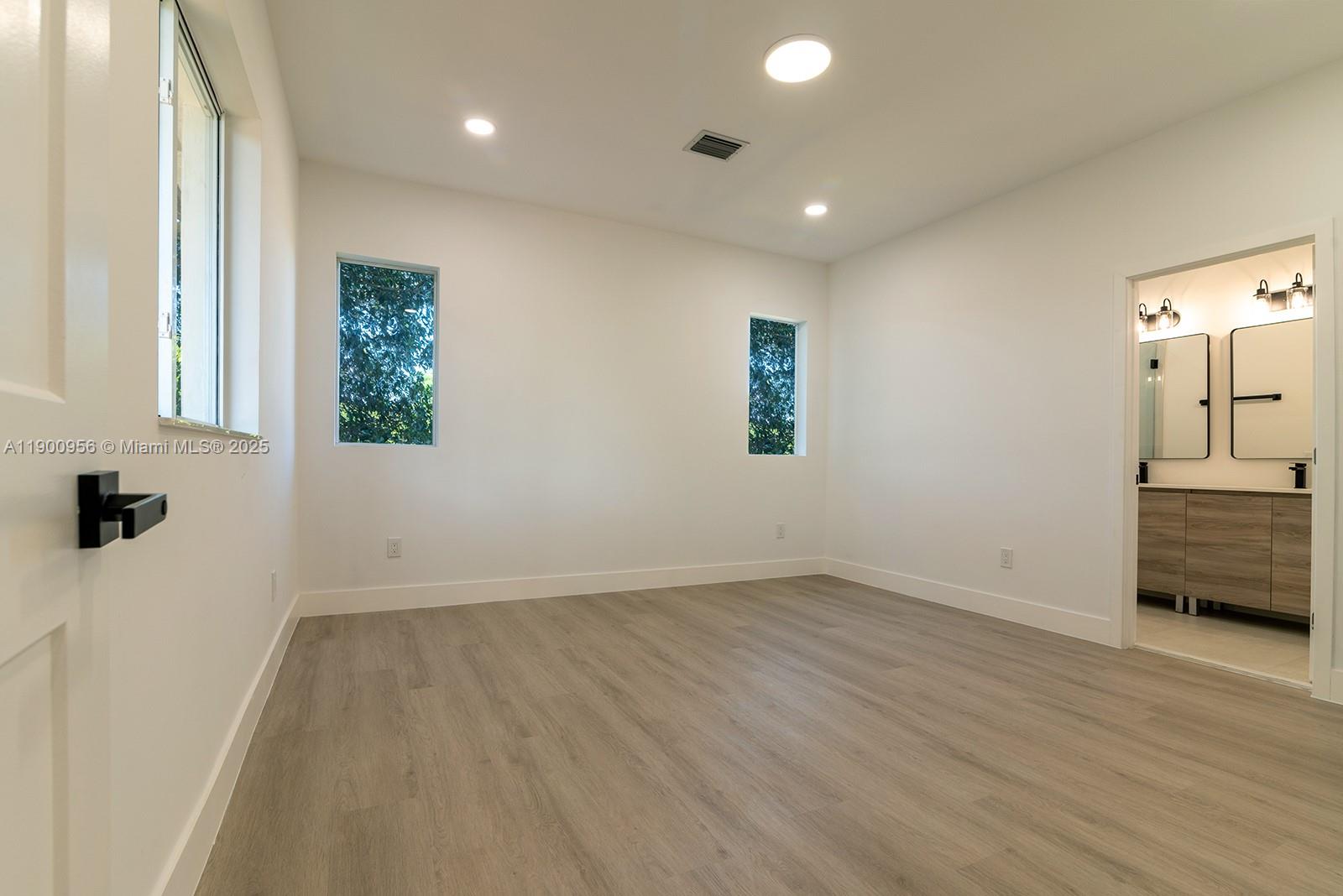 N MIAMI ESTATES - Residential