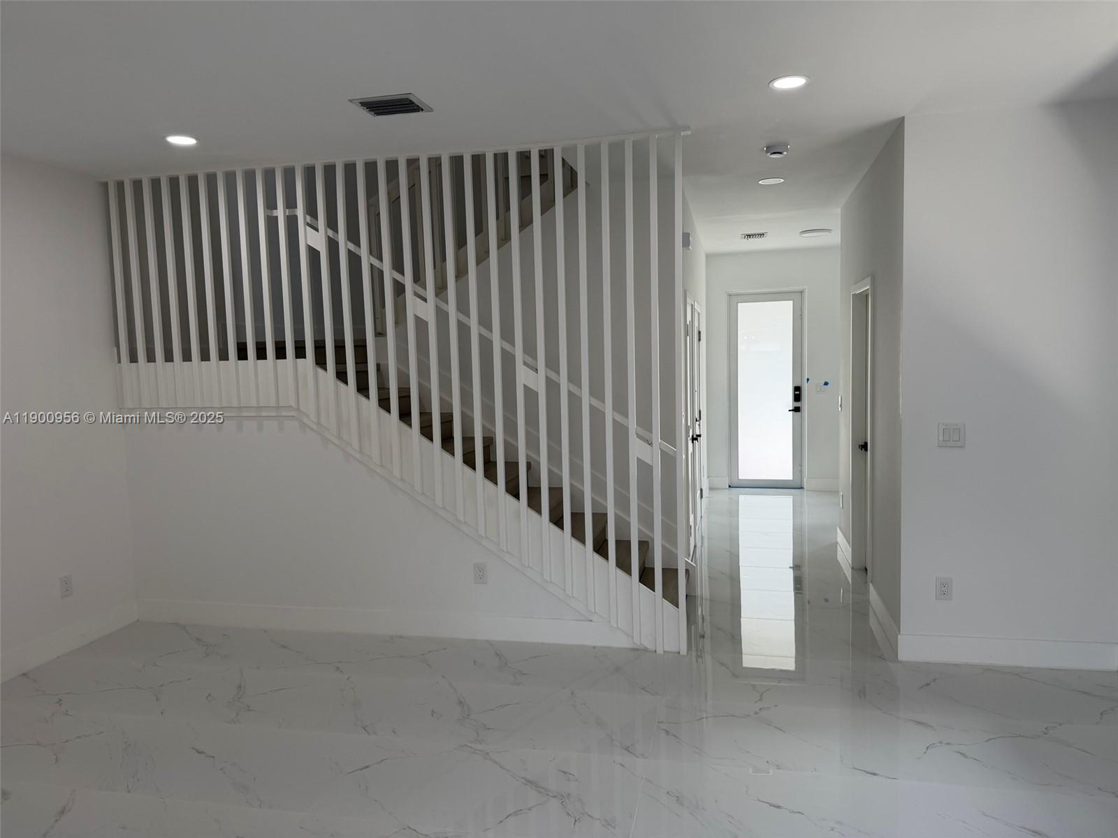 N MIAMI ESTATES - Residential