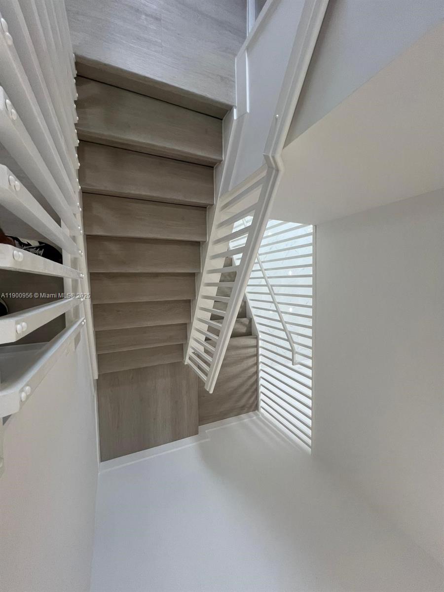 N MIAMI ESTATES - Residential
