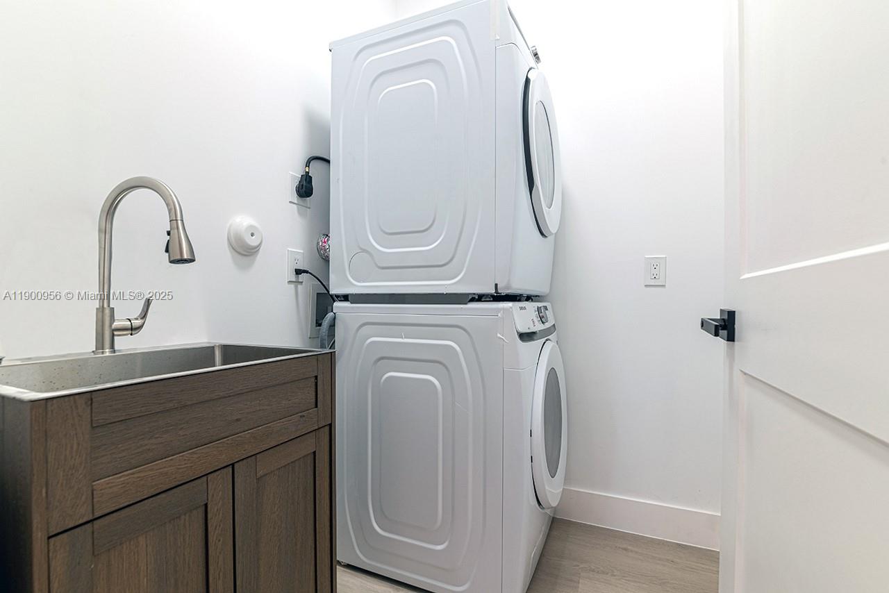 N MIAMI ESTATES - Residential