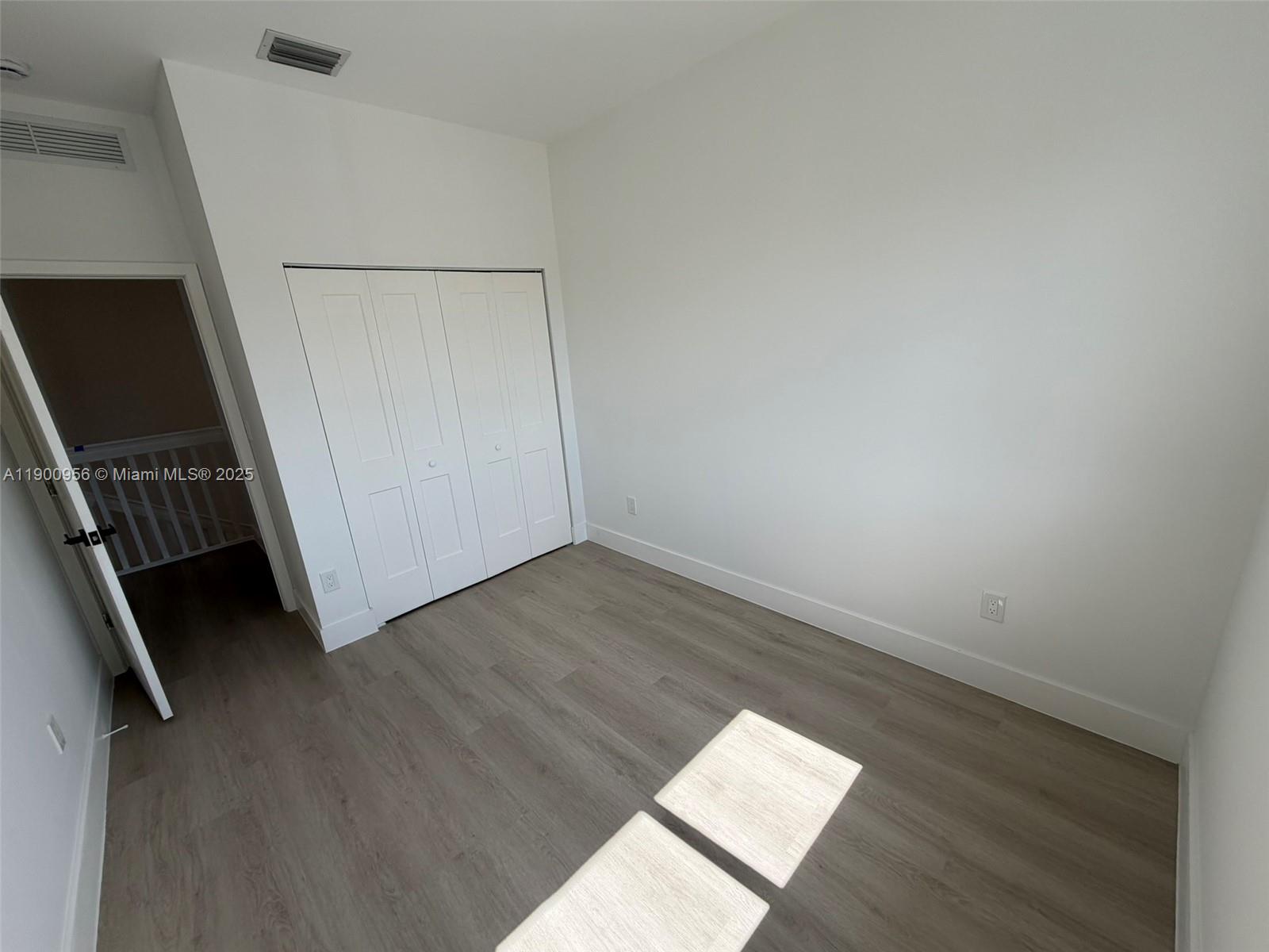 N MIAMI ESTATES - Residential