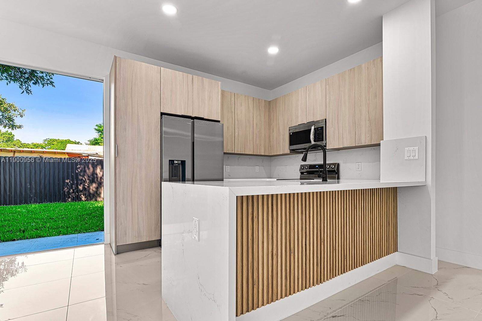 N MIAMI ESTATES - Residential