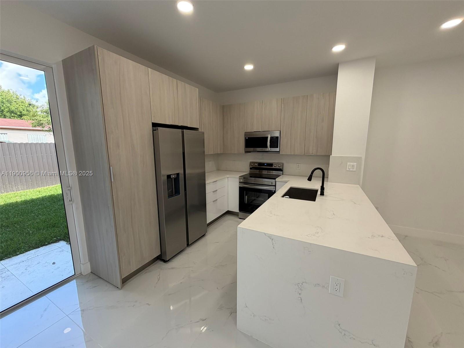 N MIAMI ESTATES - Residential