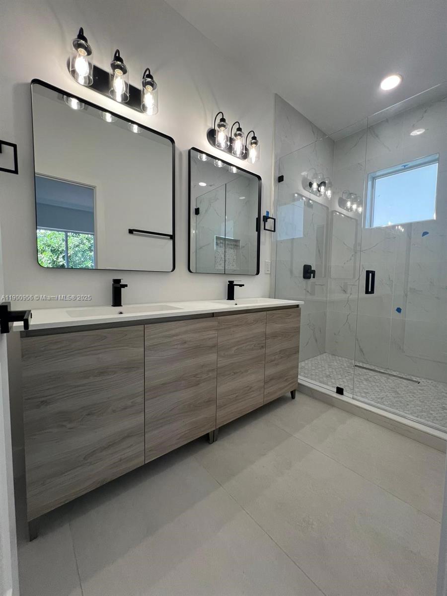 N MIAMI ESTATES - Residential