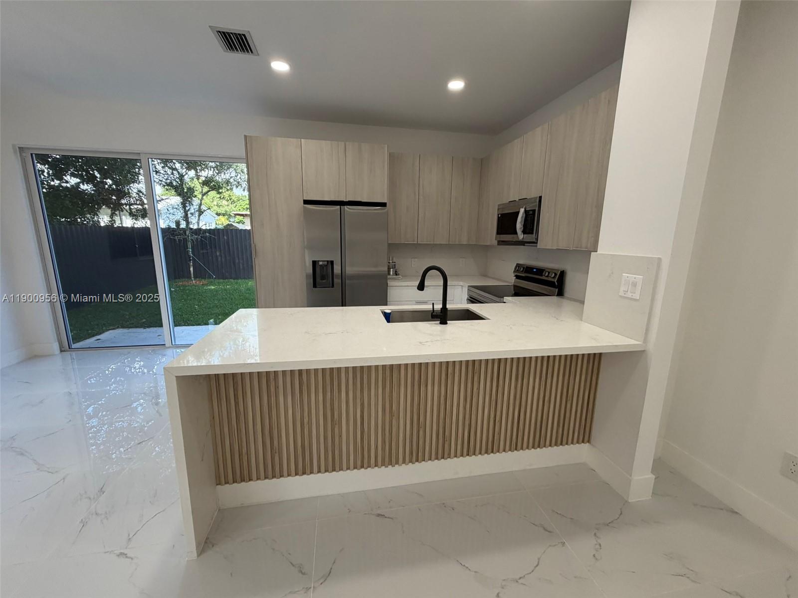 N MIAMI ESTATES - Residential