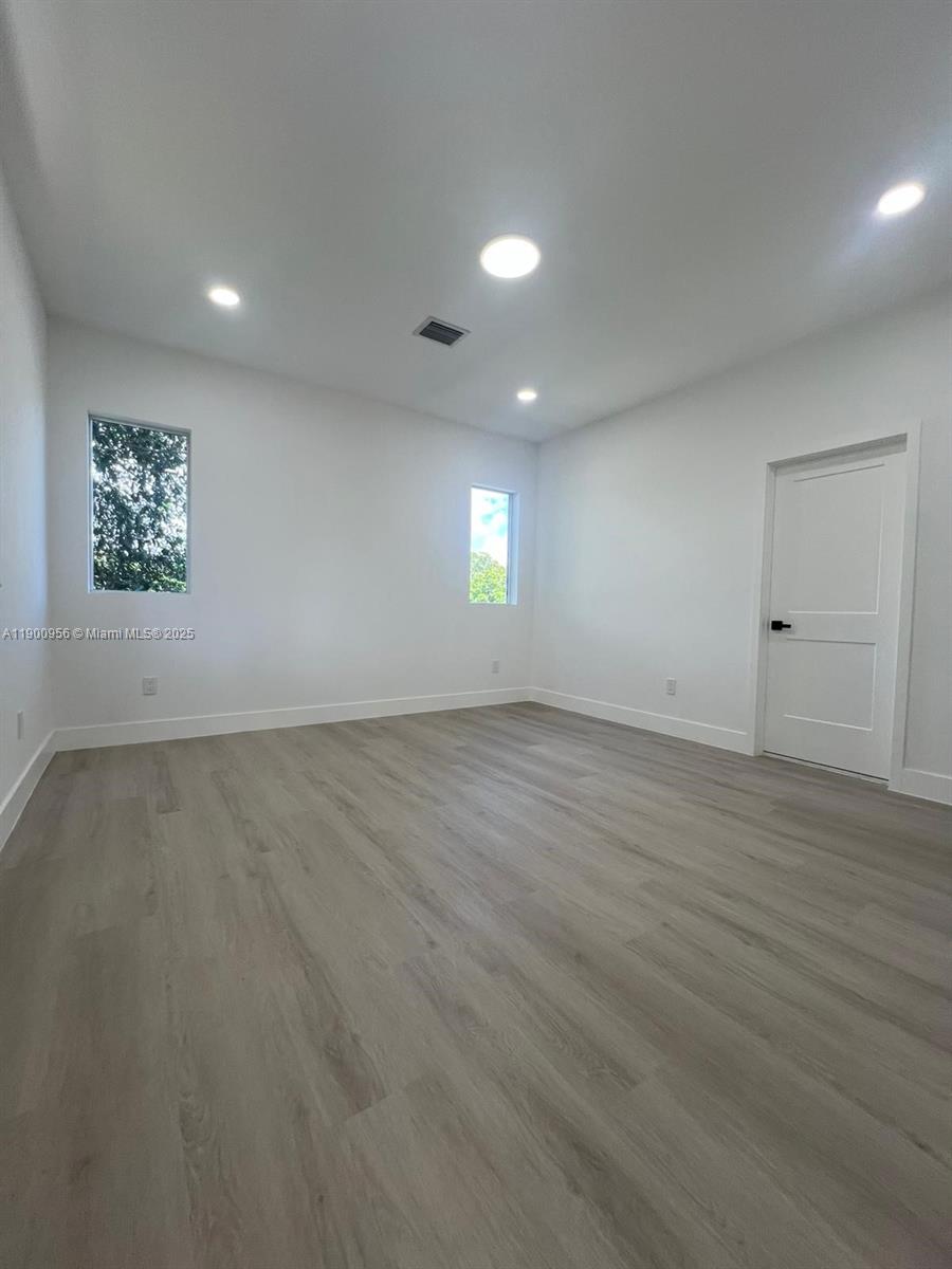 N MIAMI ESTATES - Residential