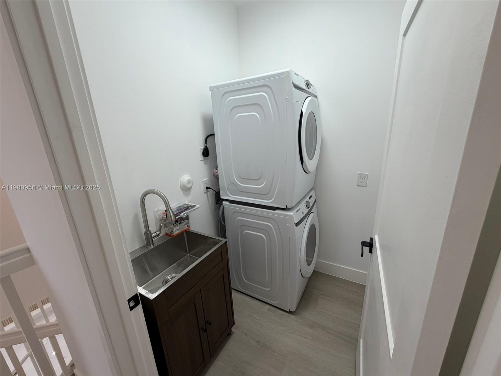 N MIAMI ESTATES - Residential