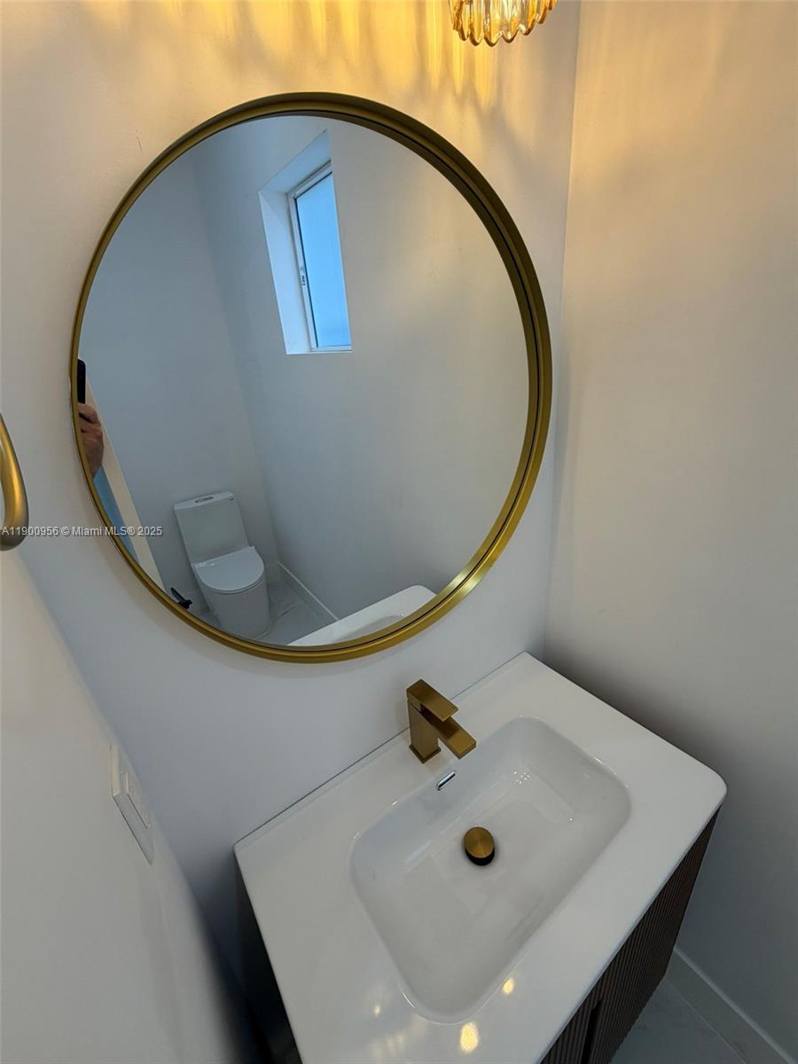 N MIAMI ESTATES - Residential