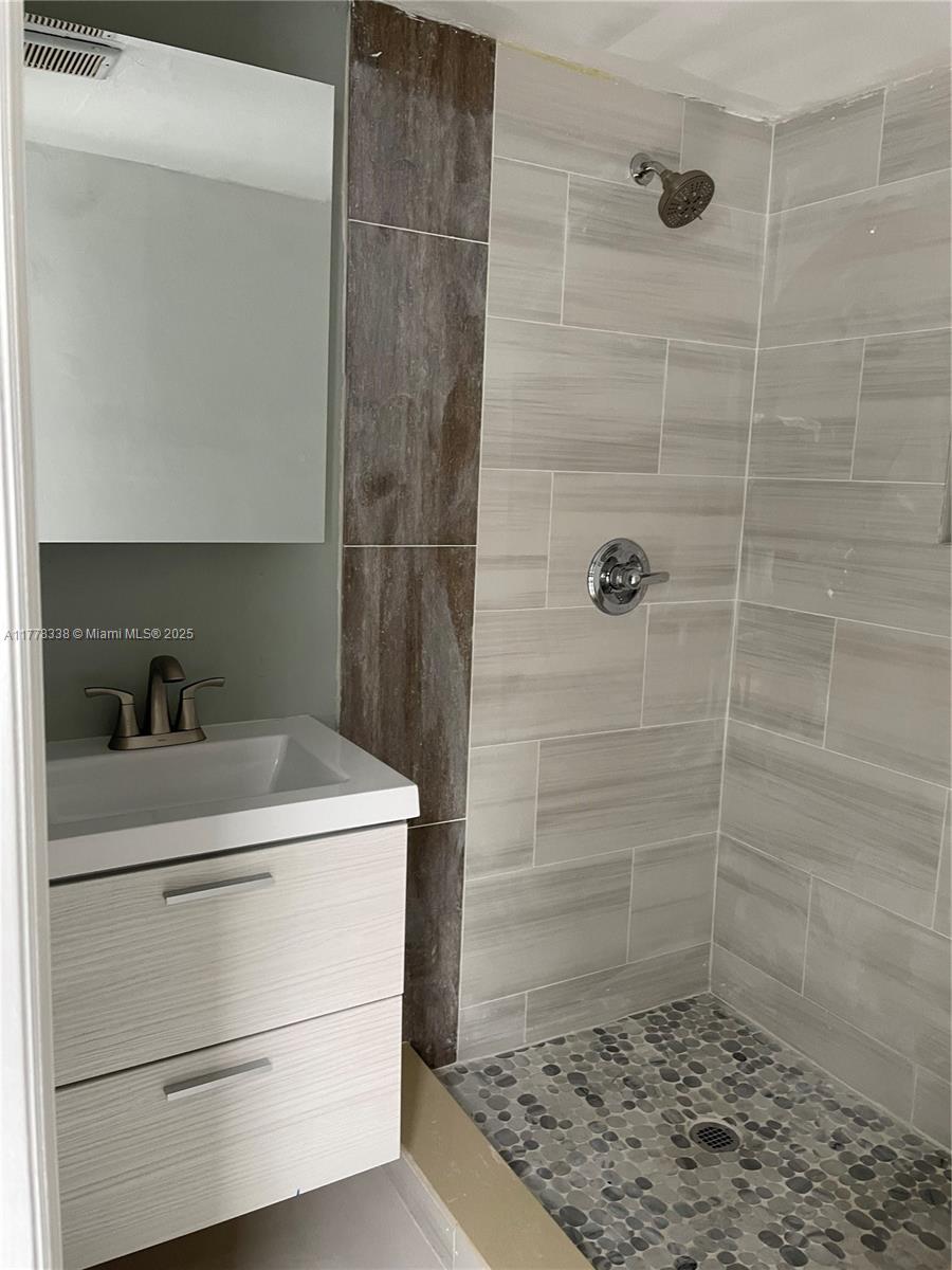 COLLIER MANOR 3RD ADD - Residential