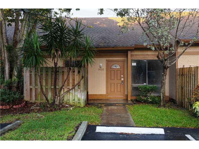 Must See !!! 3/2 VILLA Split Bedroom Layout. Upstairs Loft. Master Bedroom Down Stairs. Freshly Painted- New kitchen and appliances, new carpet. Centrally Located Close To Sawgrass Mills Mall And Expwy! Large Community Pool And Tennis! This is a Fannie M ae Homepath Property.