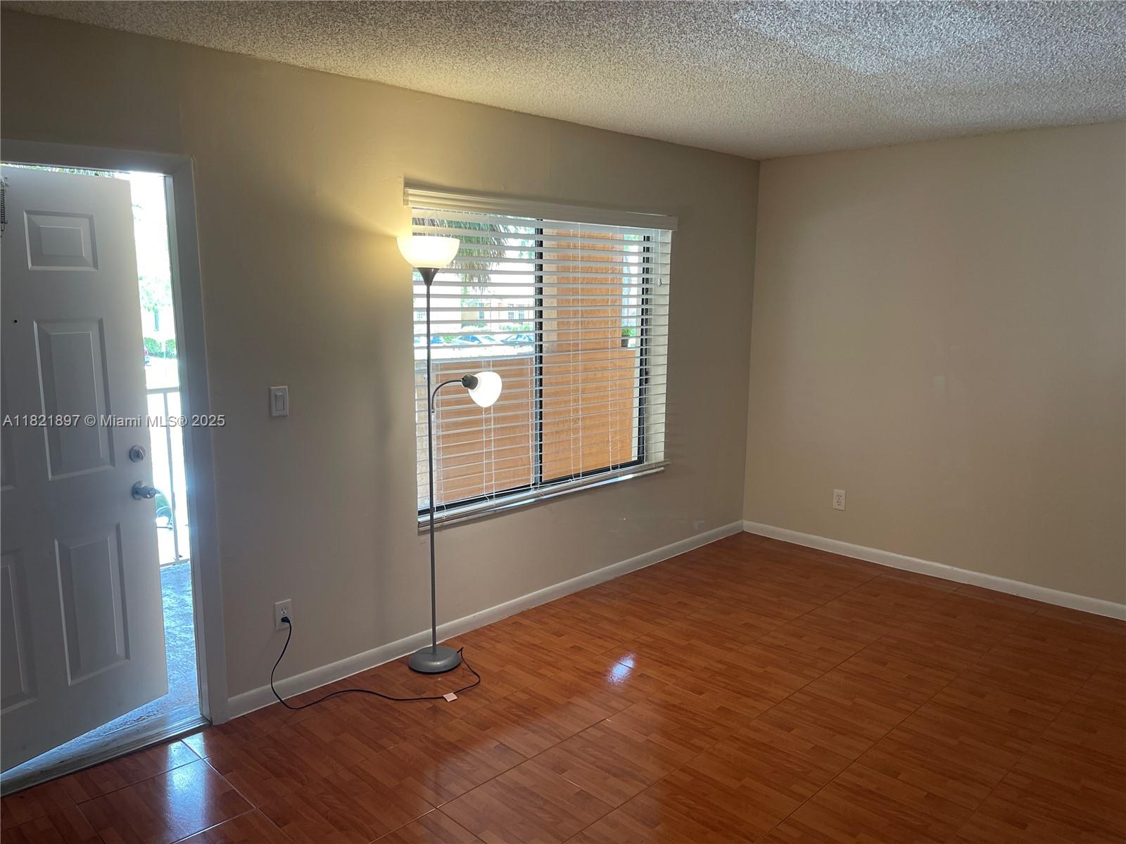 6900 SW 39th St 206J