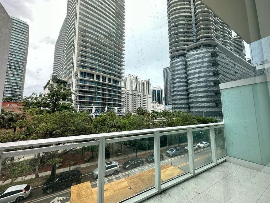 AMAZING OPPORTUNITY TO PURCHASE THIS UNIQUE 2 STORY LOFT AT THE BOND BRICKELL. 1 BED 1.5 BATHS WITH PORCELANATTO FLOORS, CUSTOM MADE ITALIAN CLOSETS, TOP OF THE LINE APPLIANCES, HIGH CEILINGS, AND SPACIOUS BALCONY. BUILDING WITH 5 STAR AMENITIES SUCH AS POOL, FITNESS CENTER, BBQ, GAME ROOM, SPA AND MORE! CURRENTLY LEASED UNTIL DECEMBER.  WONT LAST