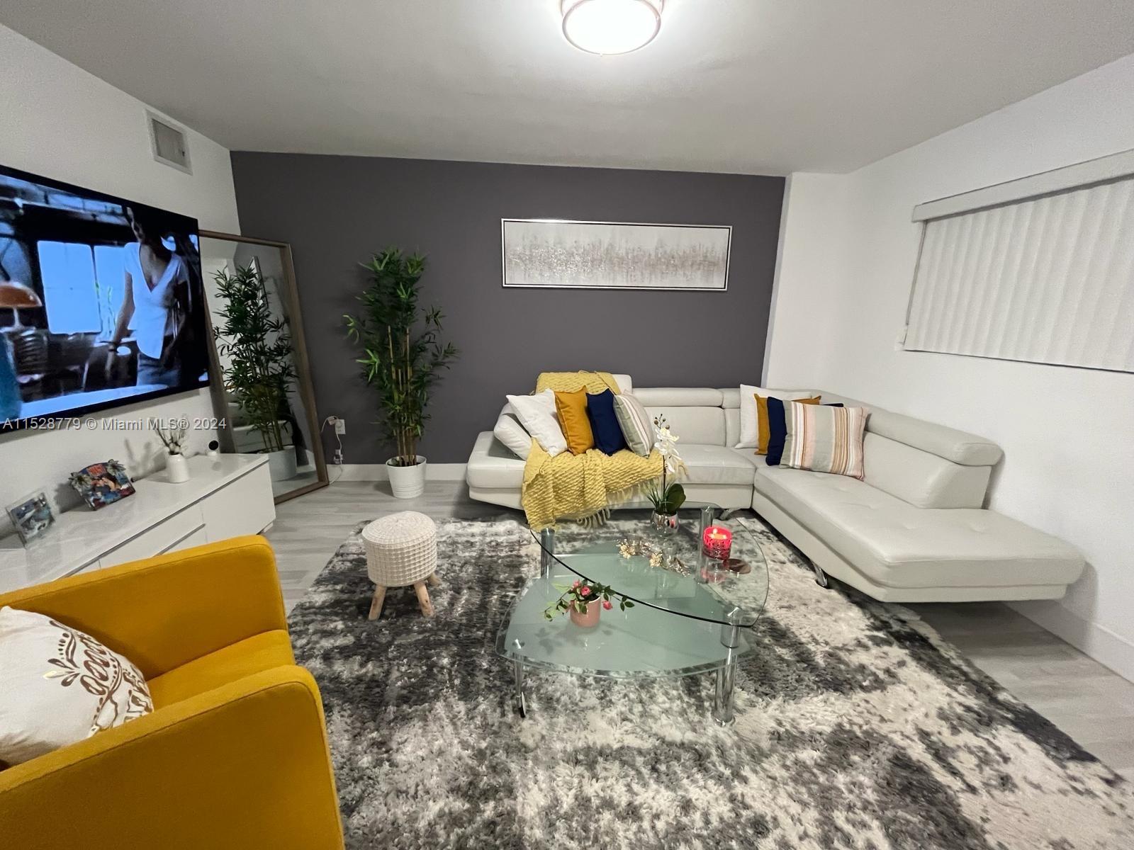 LAWRENCE ESTATE LAND CO - Residential Lease