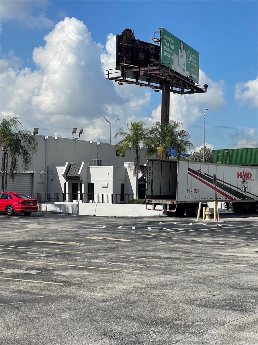 7578 NW 74th Ave