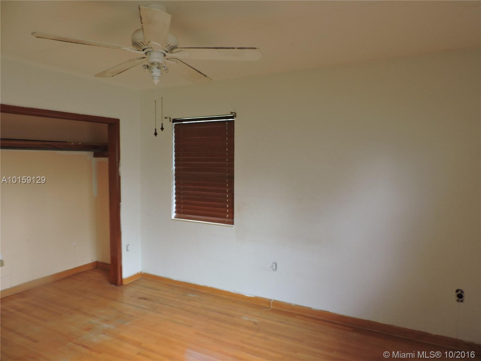 REDLAND POOL HM 1.25 AC - Residential